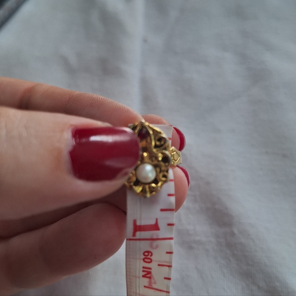 Gold tone adjustable ring with faux pearl - Picture 3 of 4